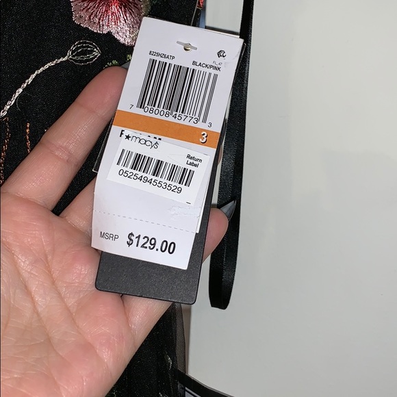 Embroidered floor length gown. - Picture 4 of 5